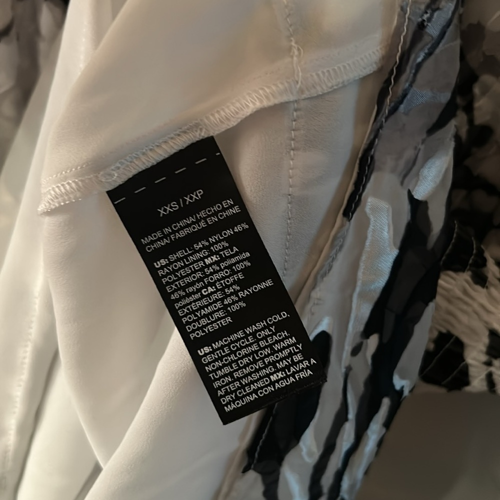 WHITE HOUSE BLACK MARKET Long Sleeve Smocked Blouson Black & White Dress XXS NWT - Picture 7 of 9